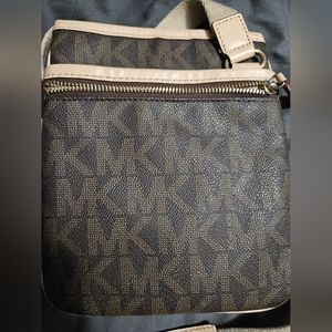 Michael kors crossbody purse